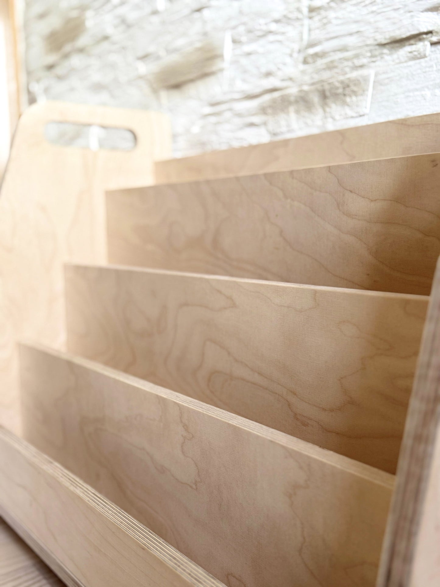Montessori-Bücherregal aus Holz – Bücherregal für Kinder nach vorne gerichtet