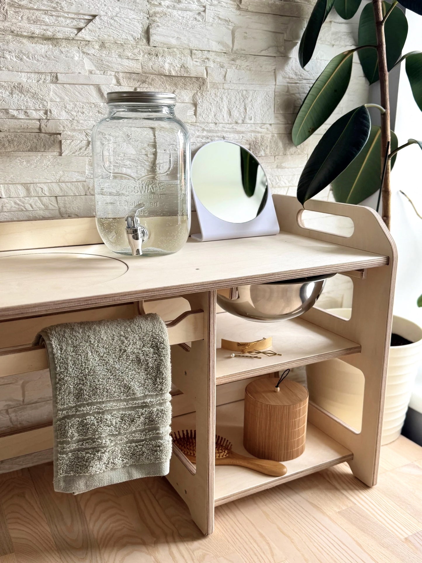 Montessori Holzwaschbecken – Kinderwaschbecken mit Ablageflächen