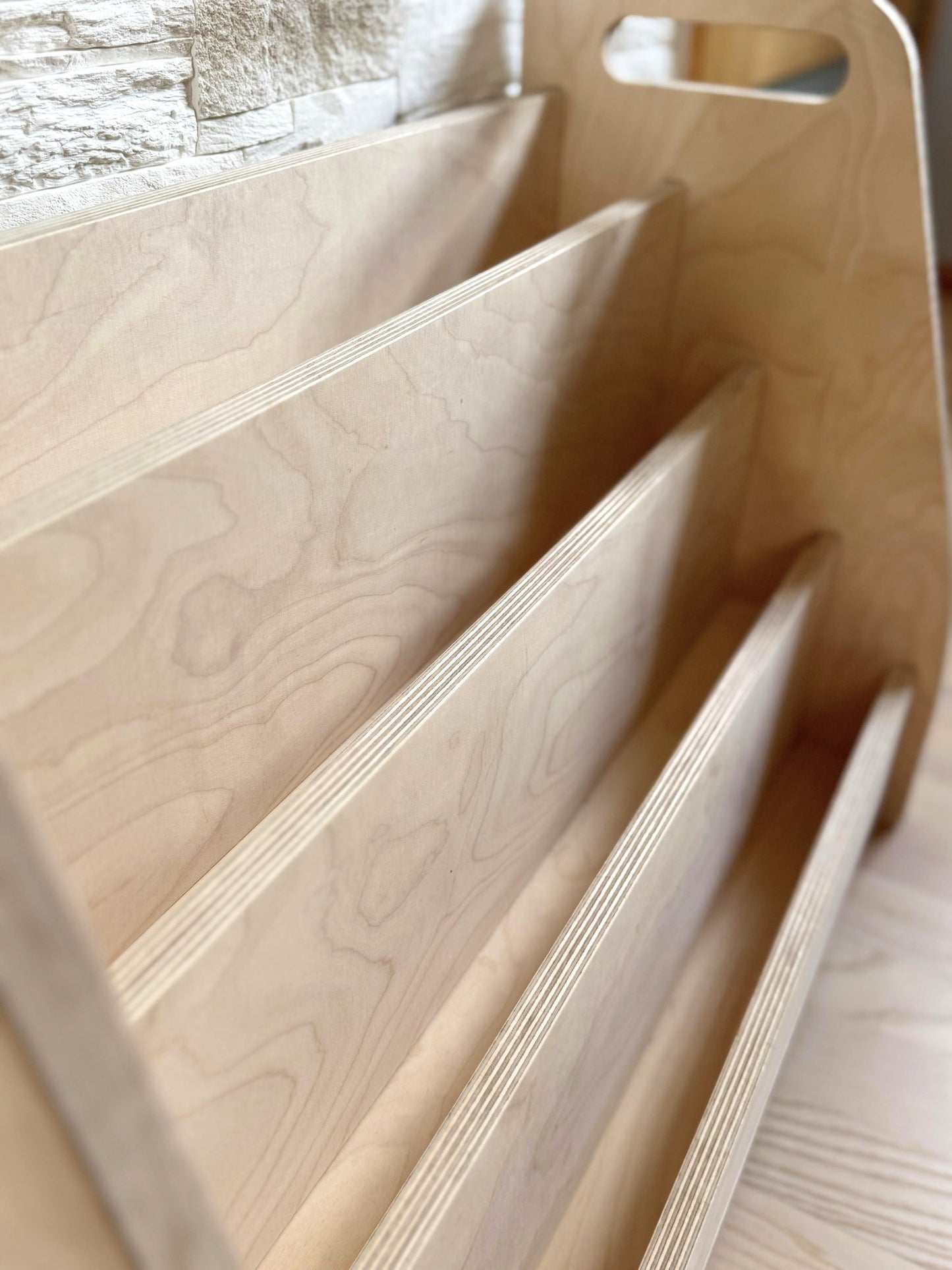 Montessori-Bücherregal aus Holz – Bücherregal für Kinder nach vorne gerichtet