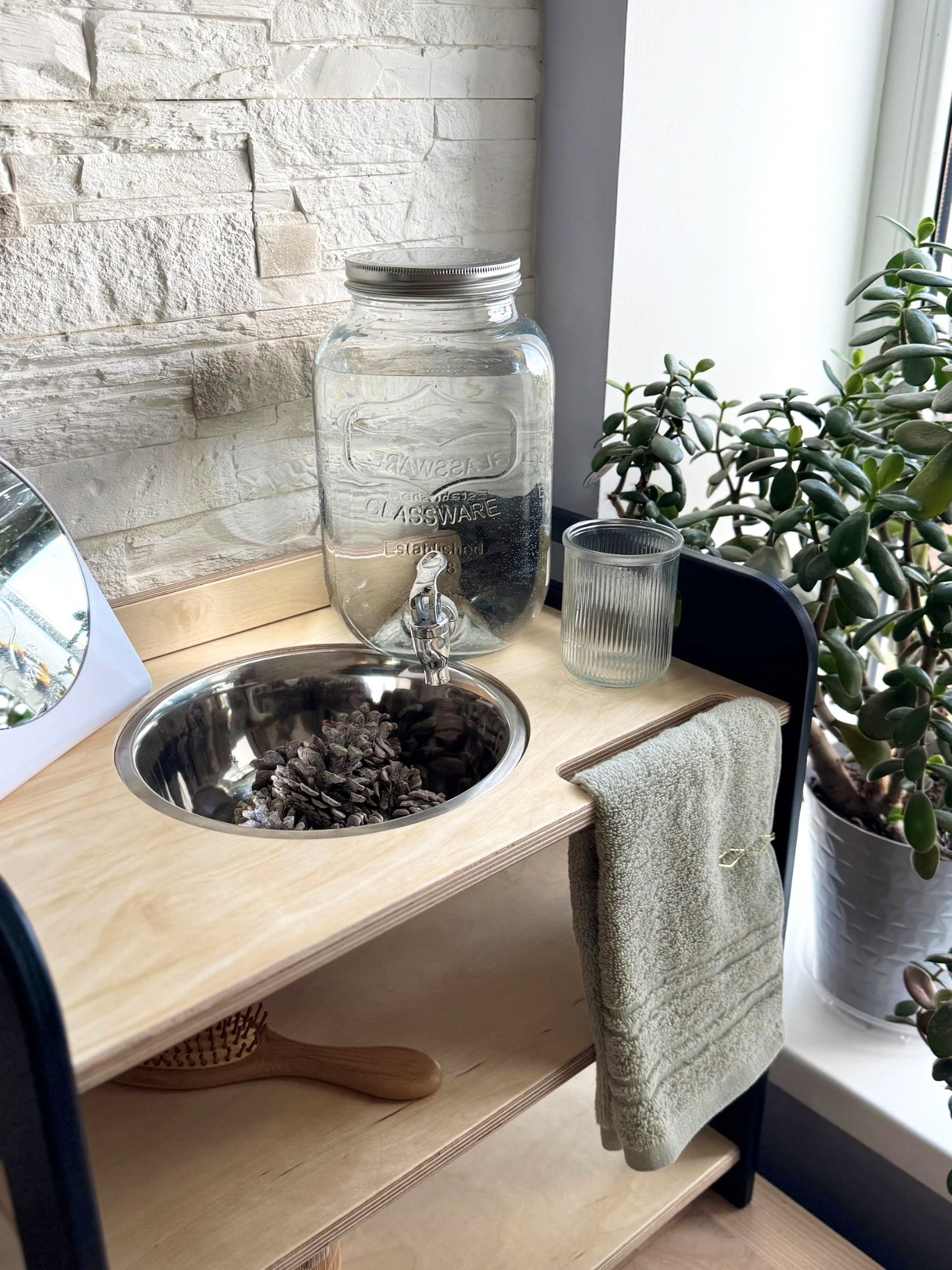 BLACK Montessori Wash Station with Lid | Small Single